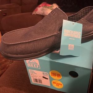 Reef Men’s cushion shoes